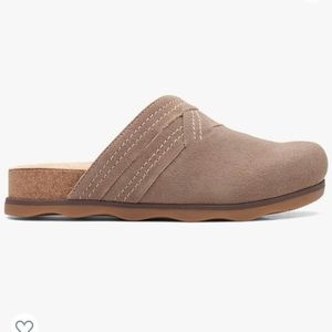 Clarks Brynn Glide Clog Mule Pebble Suede